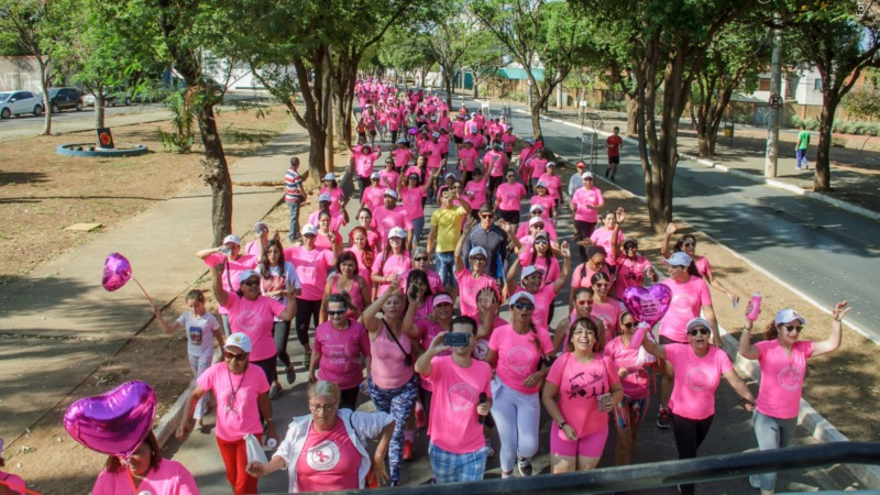 Foto em comemoração ao mês de conscientização ao câncer de mama, Outubro Rosa